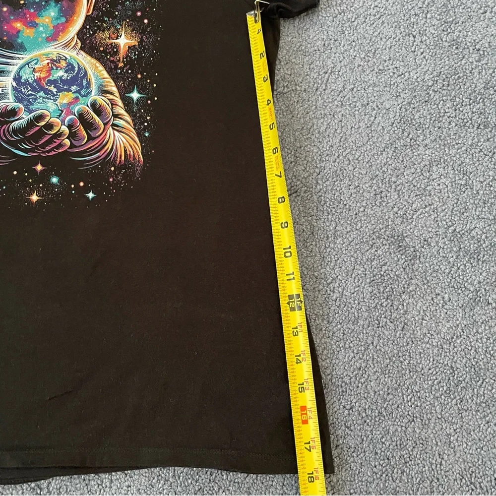 Women's Astronaut Galaxy Space Graphic Tee Women’s Large - Picture 5 of 8